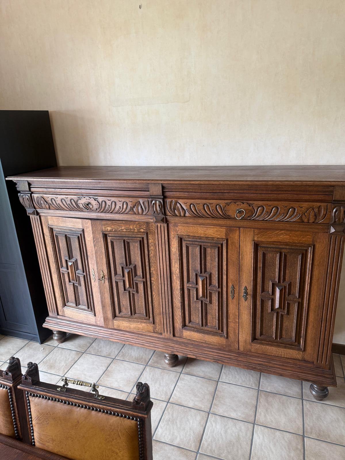 Dressoir met 4 deuren in gebeeldhouwd eikenhout (Hendrik II), Ophalen, Zo goed als nieuw, Eikenhout