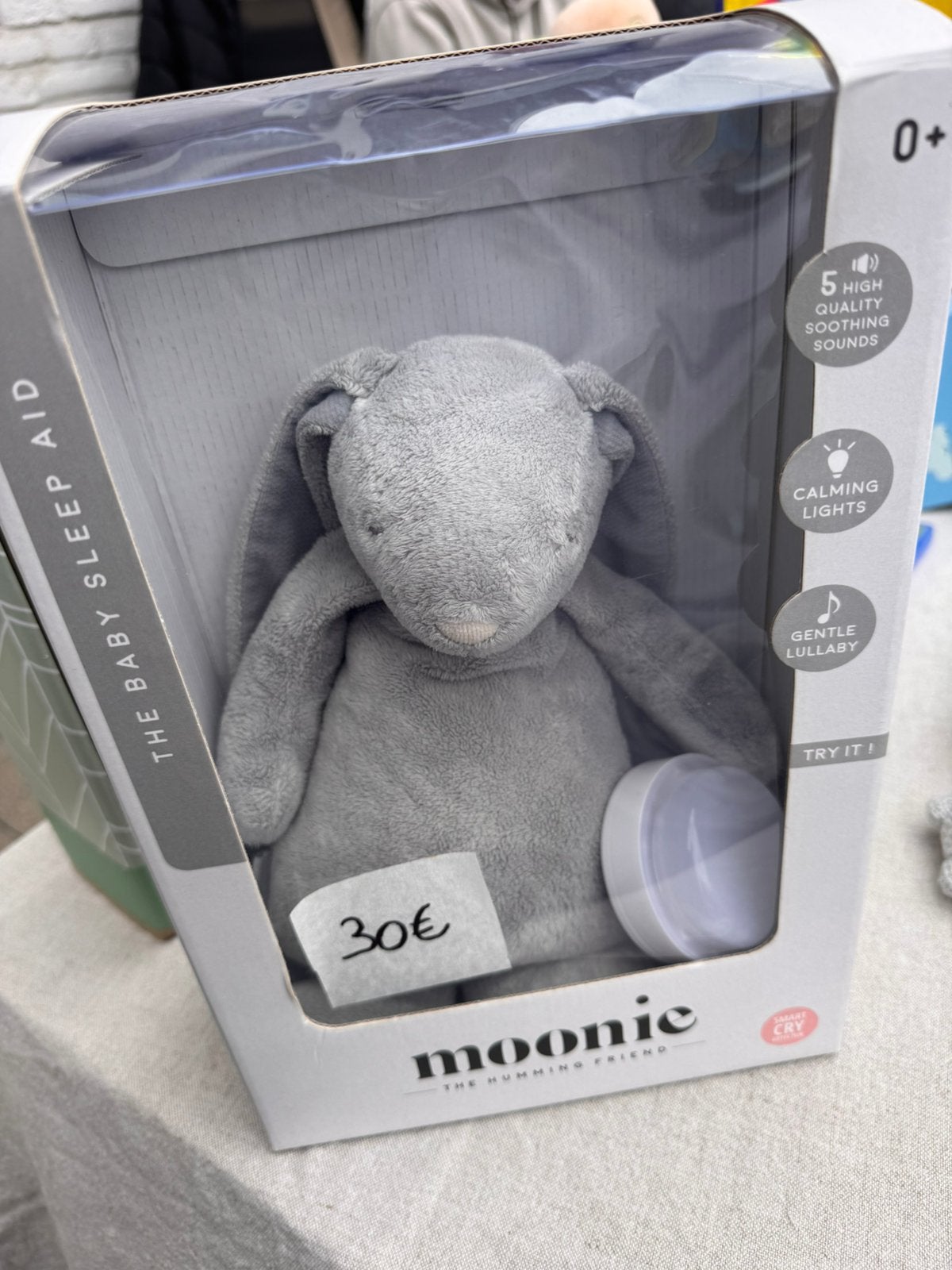 Moonie, Enlèvement, Comme neuf
