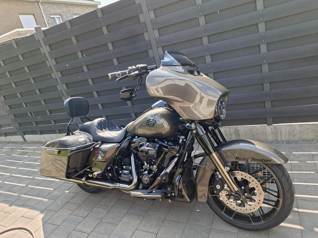 Harley-Davidson street glide CVO, Motoren, 2 cilinders, Gebruikt, Handvatverwarming, Particulier