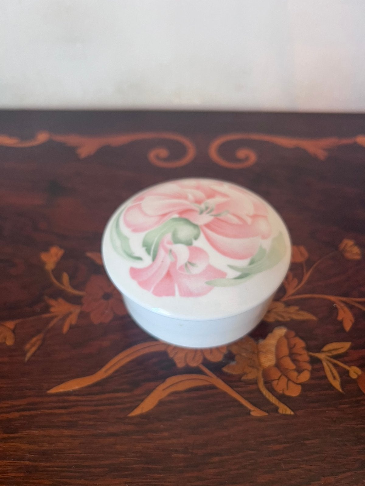 Boîte Ronde en Porcelaine de Limoges Vintage, Antiquités & Art, Enlèvement ou Envoi