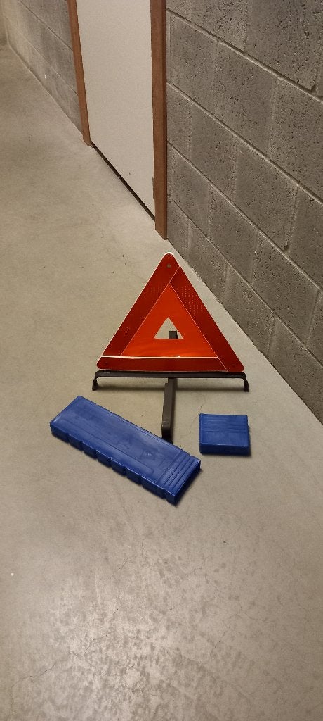 3 triangles de secours à acheter ensemble ou séparément., Enlèvement, Comme neuf