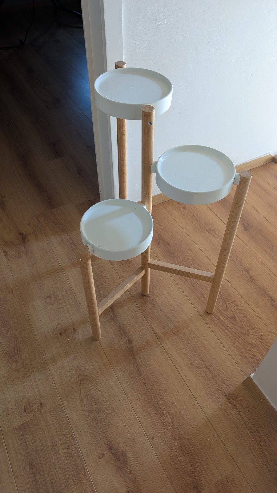 IKEA houten plantenstandaard met 3 witte plateaus, Ophalen