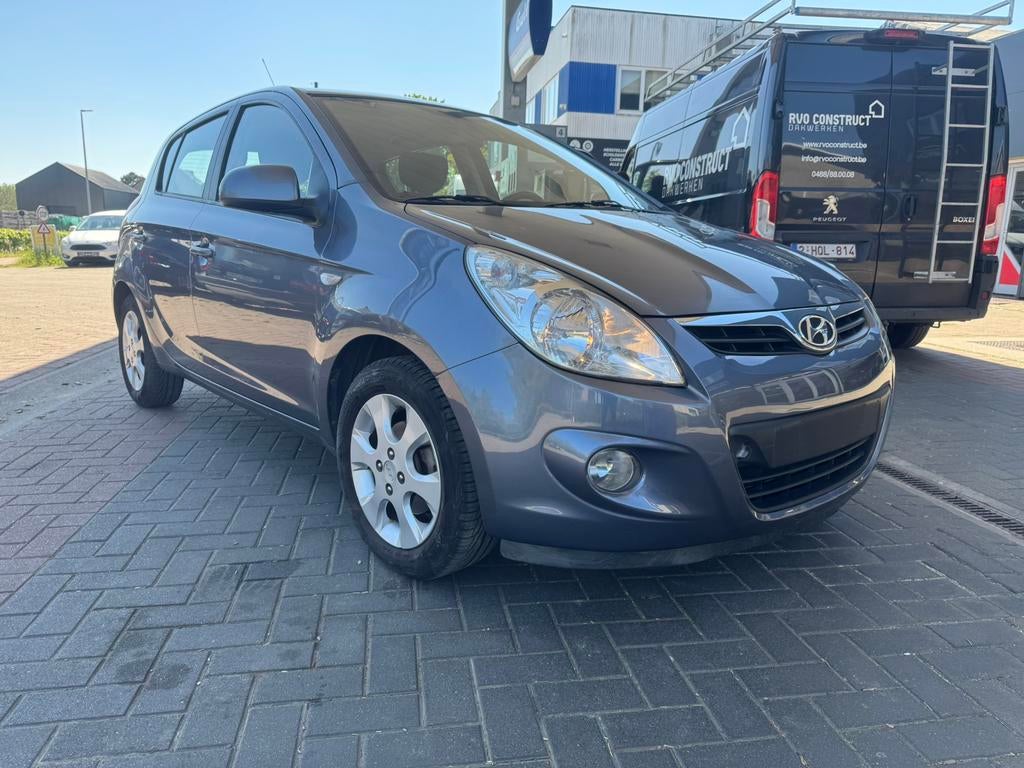 Hyundai i20 1.4 - BENZINE - AUTOMAAT - 88.000km - 2010, Auto's, Hyundai, Automaat, Stof, Blauw, 146 g/km