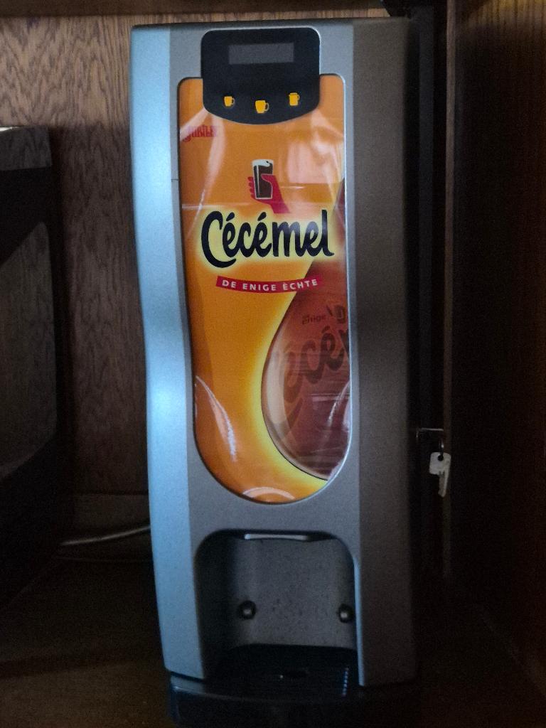 Chocomelk automaat Cecemel, Ophalen