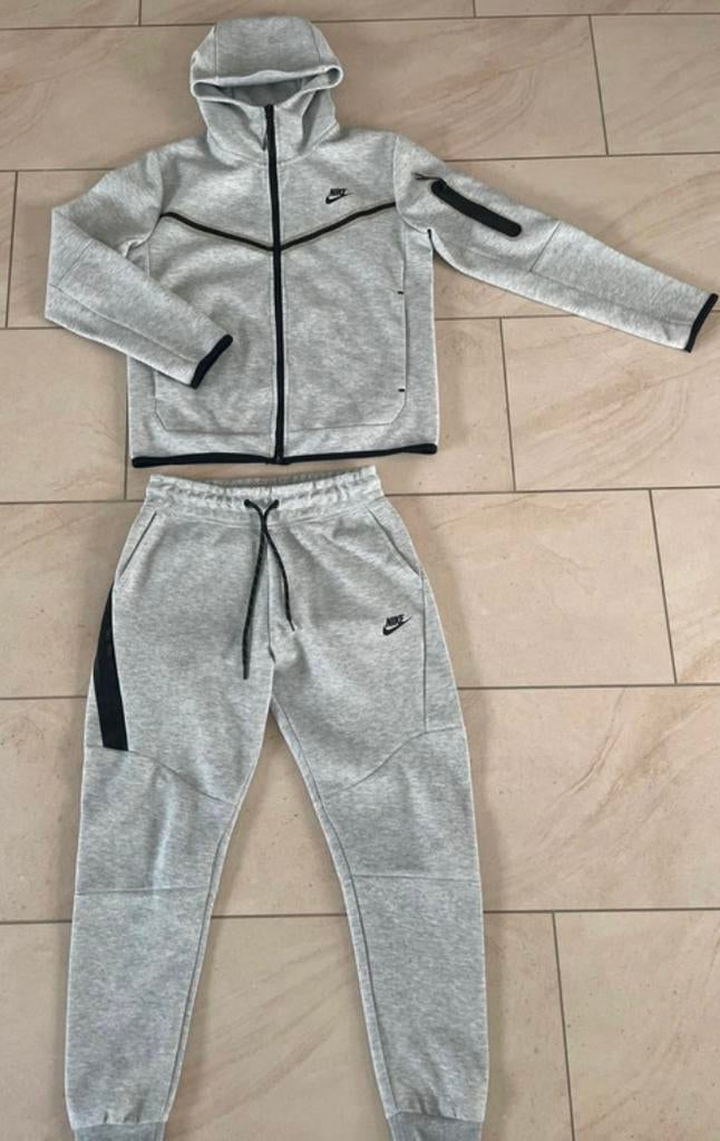 Ensemble nike tech gris L, Enlèvement ou Envoi, Comme neuf, Gris