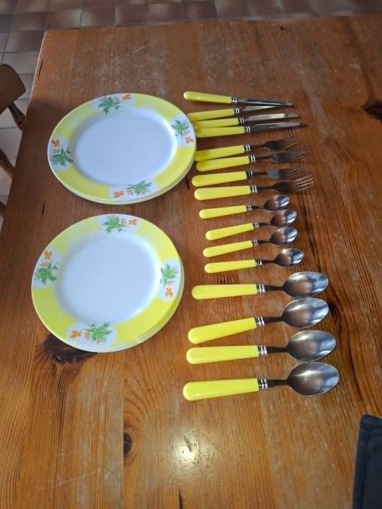 kampeerbestek 4 personen + 2 potten, Caravanes & Camping, Accessoires de camping, Enlèvement, Comme neuf