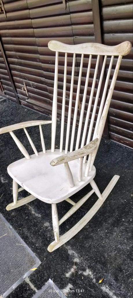Fauteuil à bascule ancien, Enlèvement