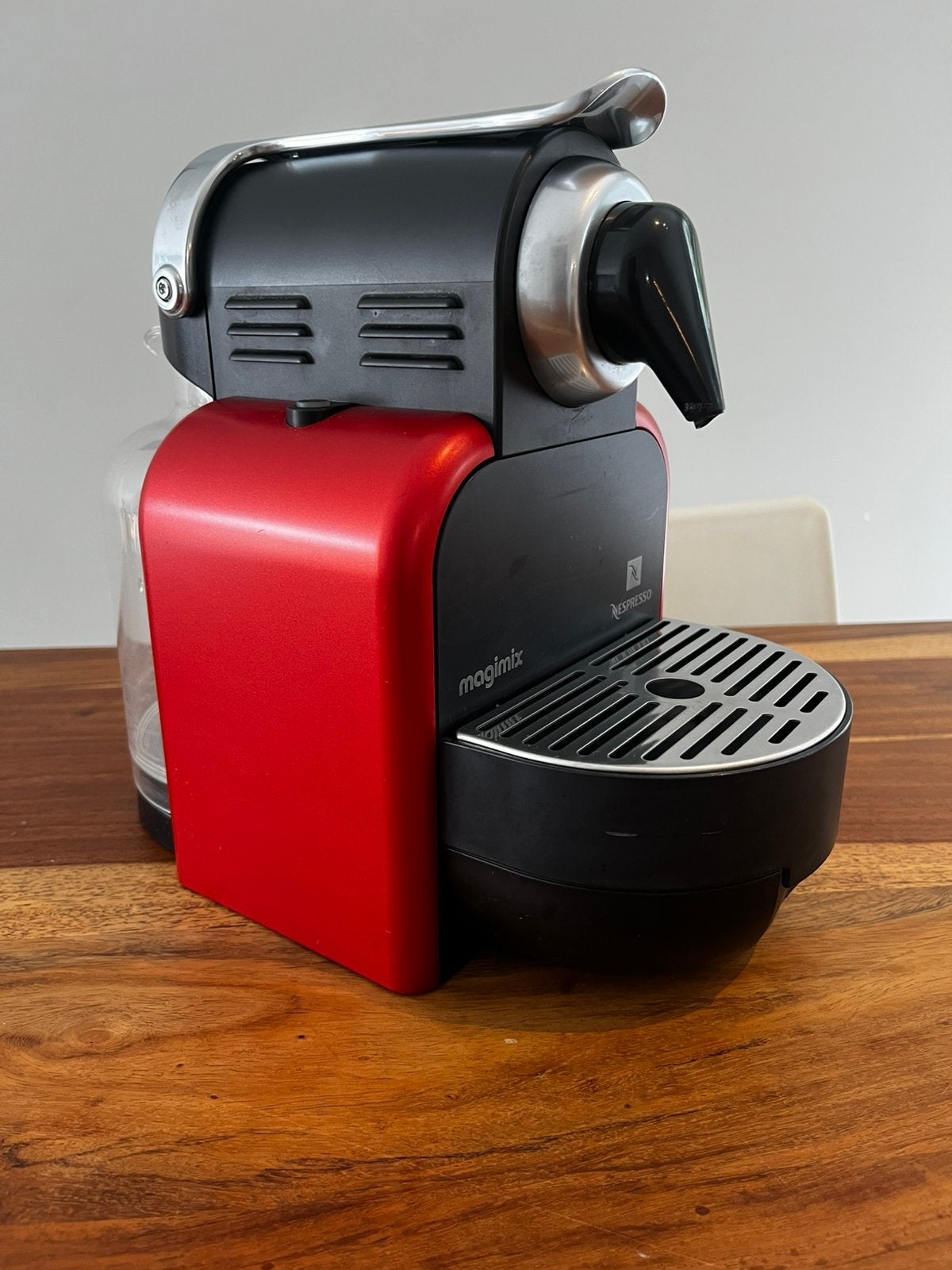 Nespresso Magimix M100, Elektronische apparatuur, Koffiezetapparaten, 10 kopjes of meer, Koffiemachine, Ophalen of Verzenden, Zo goed als nieuw