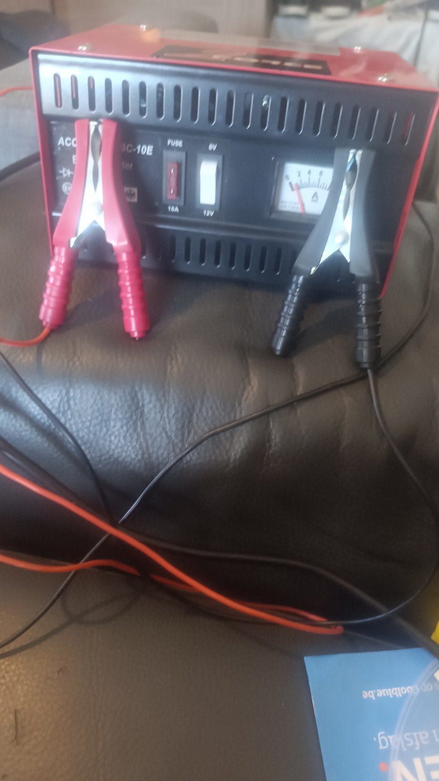 accu lader 12v/6v plus 2nieuwe zekeringen, Auto-onderdelen, Ophalen, Nieuw