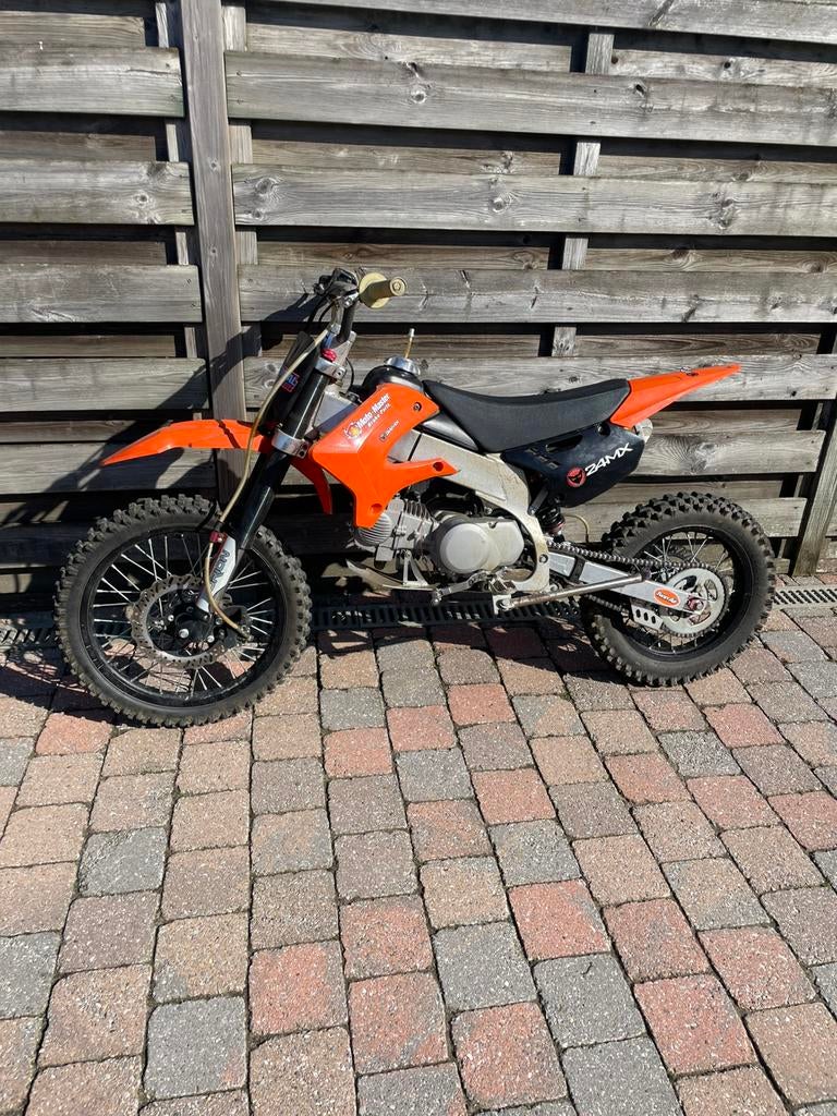 Orange 140cc dirtbike - Topstaat - klaar om te rijden, Fietsen en Brommers, Ophalen, Zo goed als nieuw