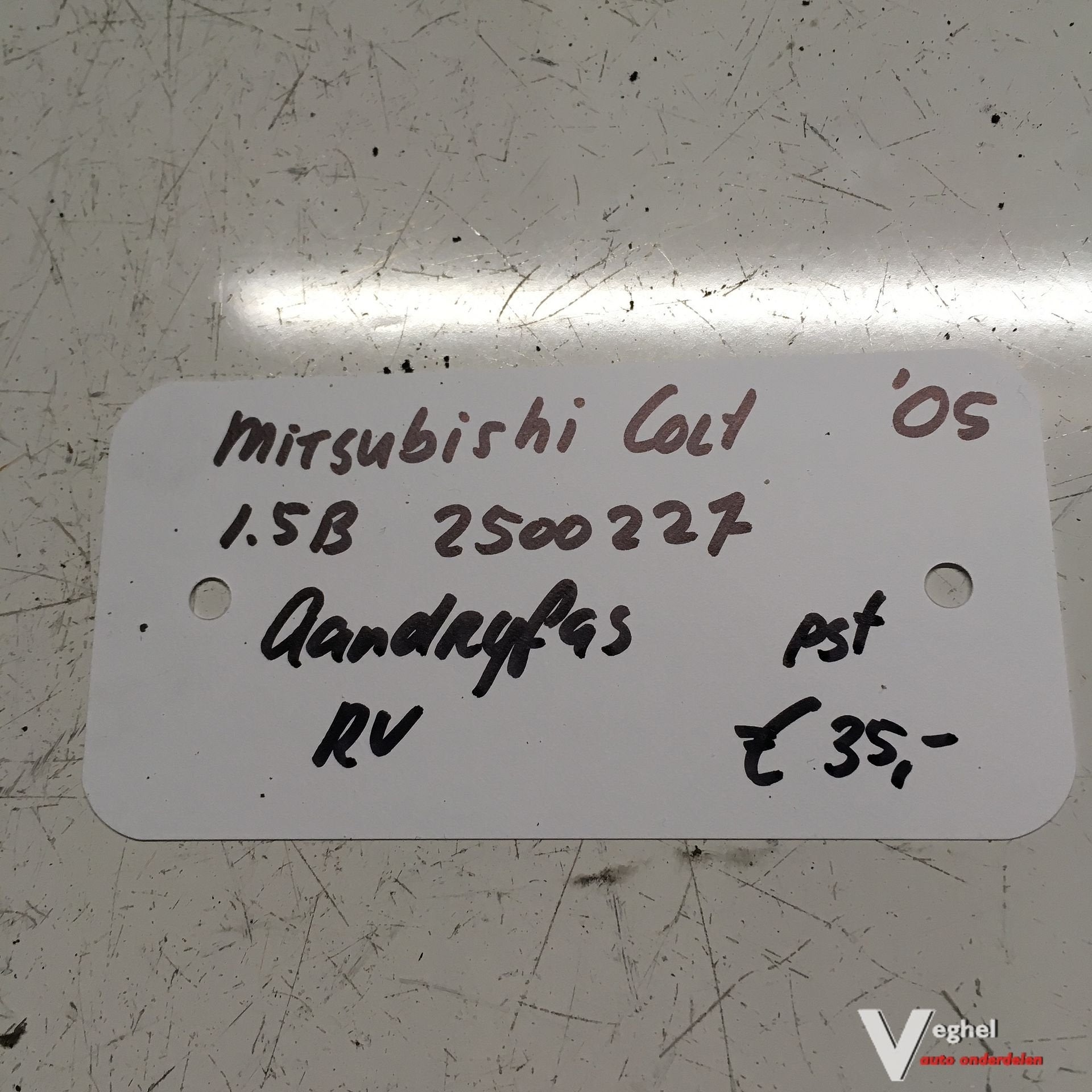 Mitsubishi Colt 1.5B   3drs  kleurcode: 01D 2005 2500227  Aa, -, Utilisé, -, -
