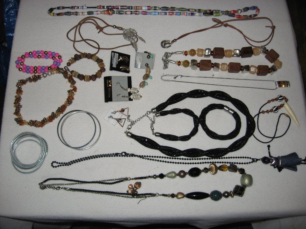 Lot Sieraden Kettingen Armbanden enz...Zie Foto's, Bijoux, Sacs & Beauté, Enlèvement ou Envoi, Neuf, Autres couleurs, Autres matériaux