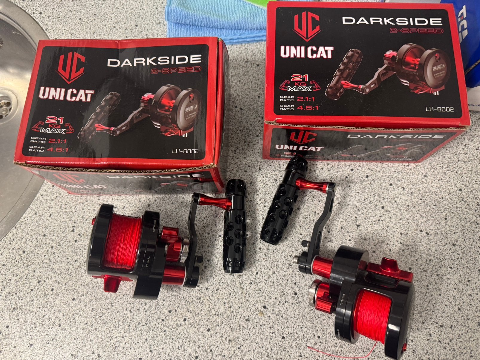 UniCat Darkside 2-Speed  2 Stuks, Ophalen, Zo goed als nieuw