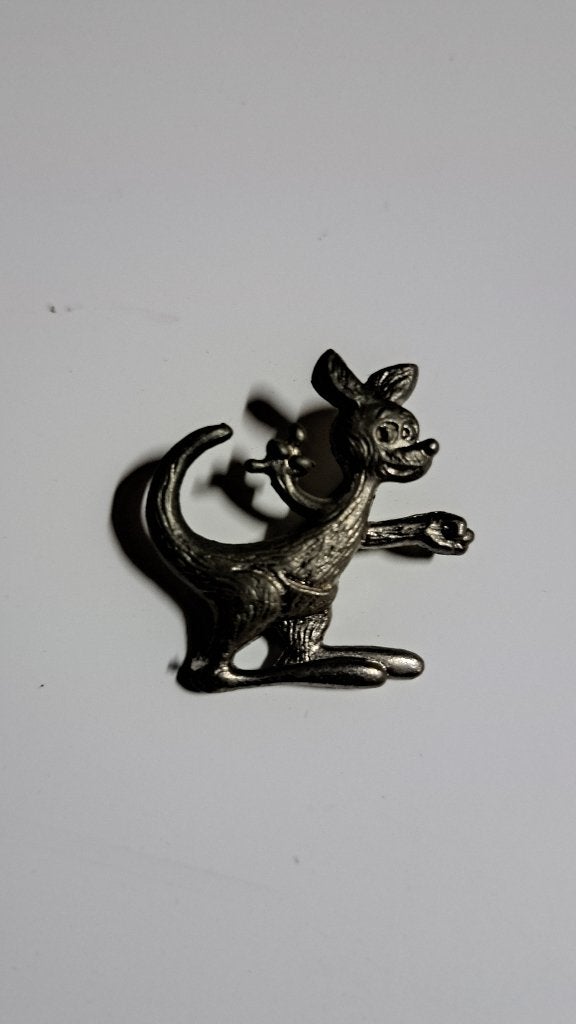 Rare Broche vintage Walibi (1975) imaginé par Guy Dessicy, Enlèvement, Comme neuf, Marque, Insigne ou Pin's