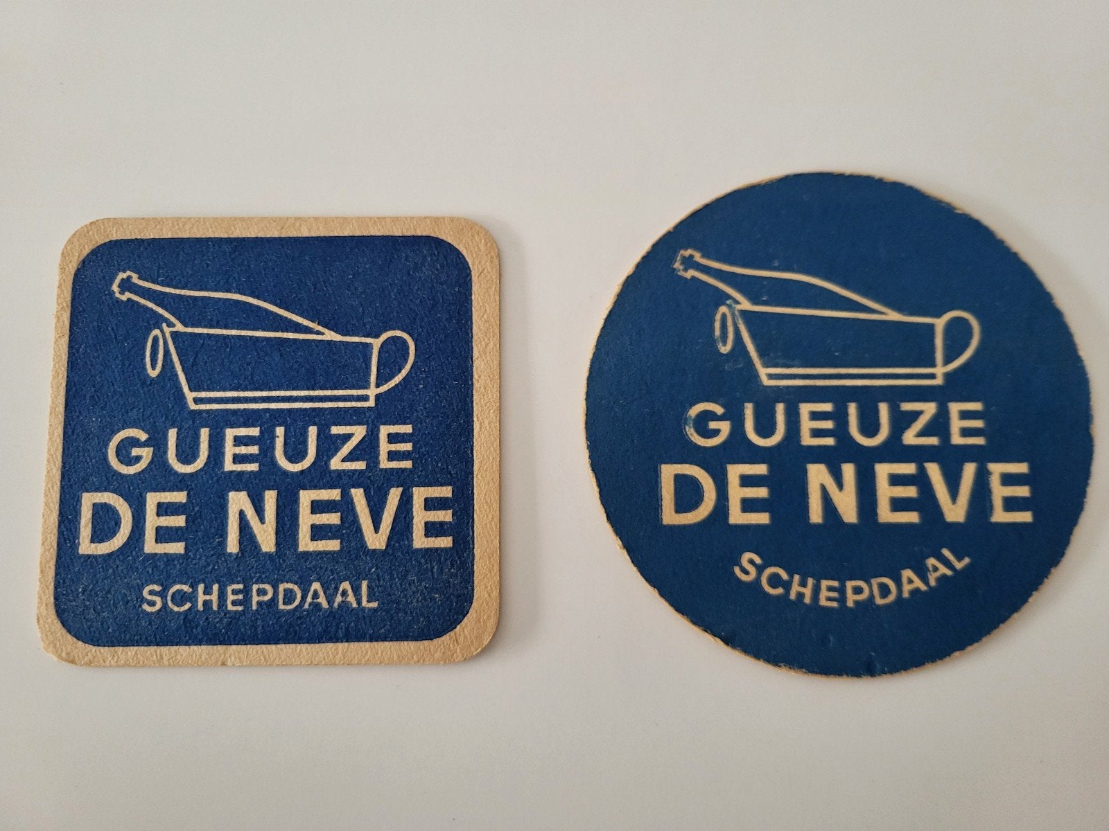 2 oude viltjes gueuze De Neve, Verzamelen, Ophalen of Verzenden, Gebruikt, Viltje(s), Overige merken