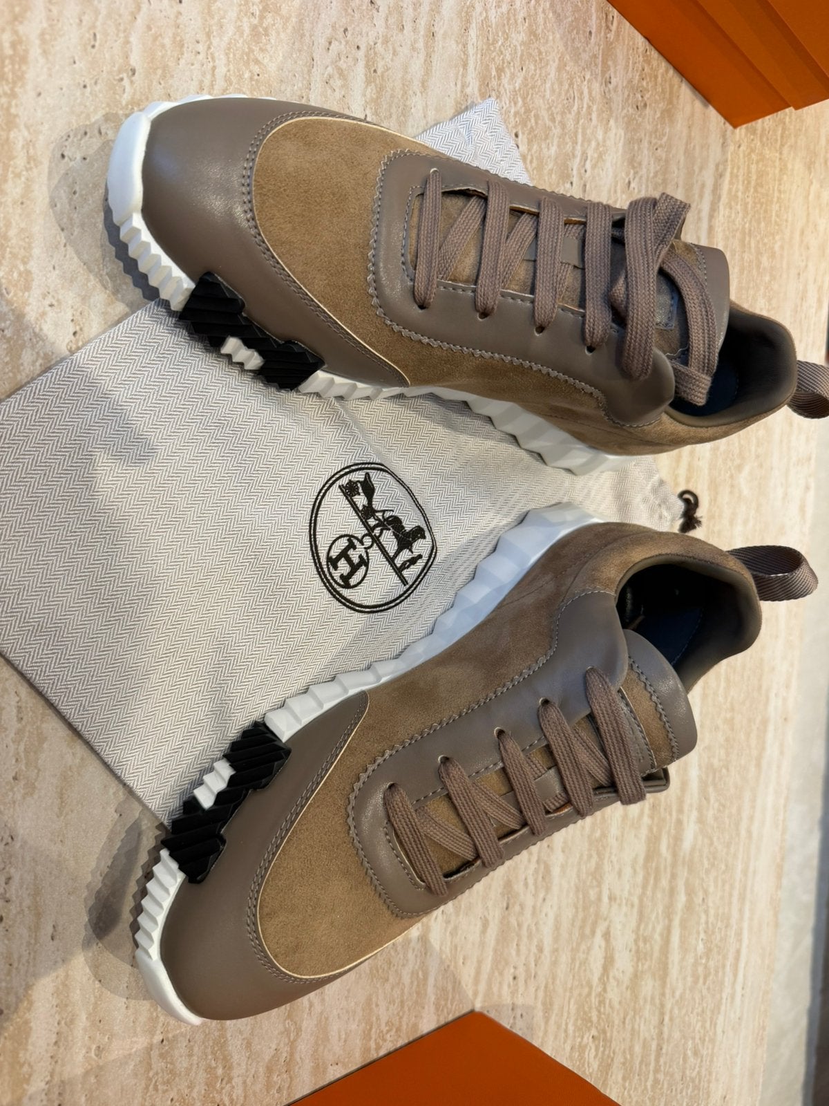 Hermès sneaker beige, Enlèvement ou Envoi, Comme neuf
