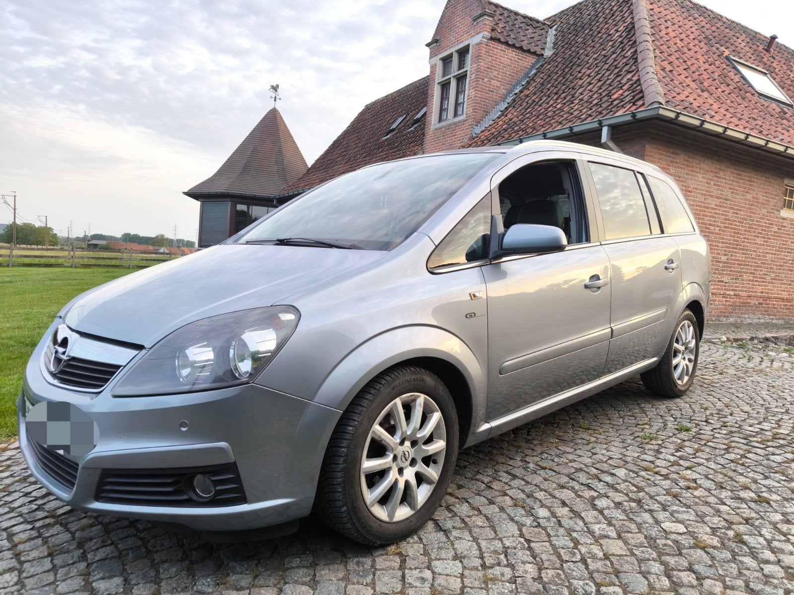 Opel Zafira Diésel 1.9 CDTI , bouwjaar 2007 , heel proper, Monovolume, Zwart, 4 cilinders, 7 zetels