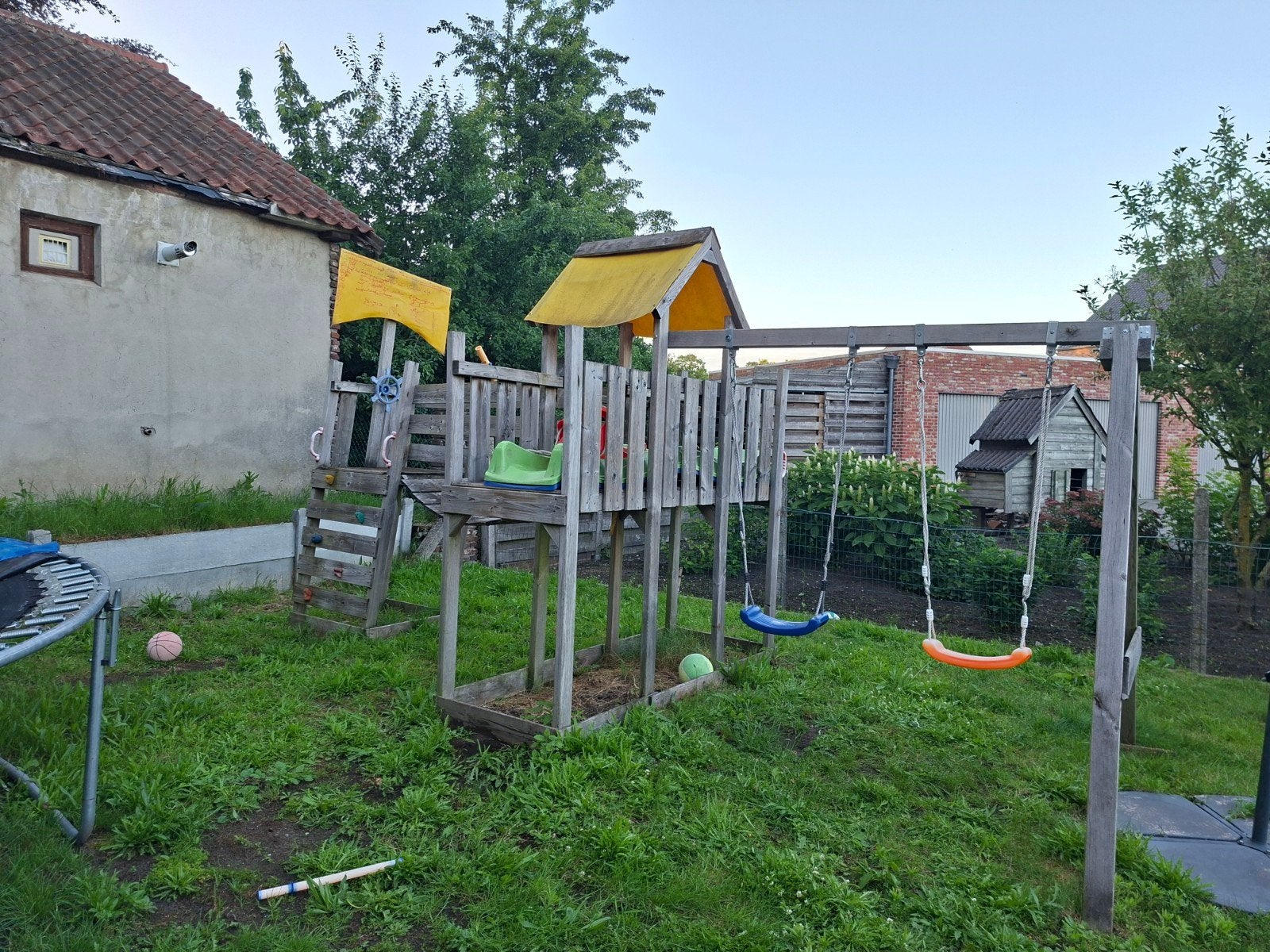 Speeltoestel met 2 glijbanen,2 schommels en een babyschommel, Enlèvement
