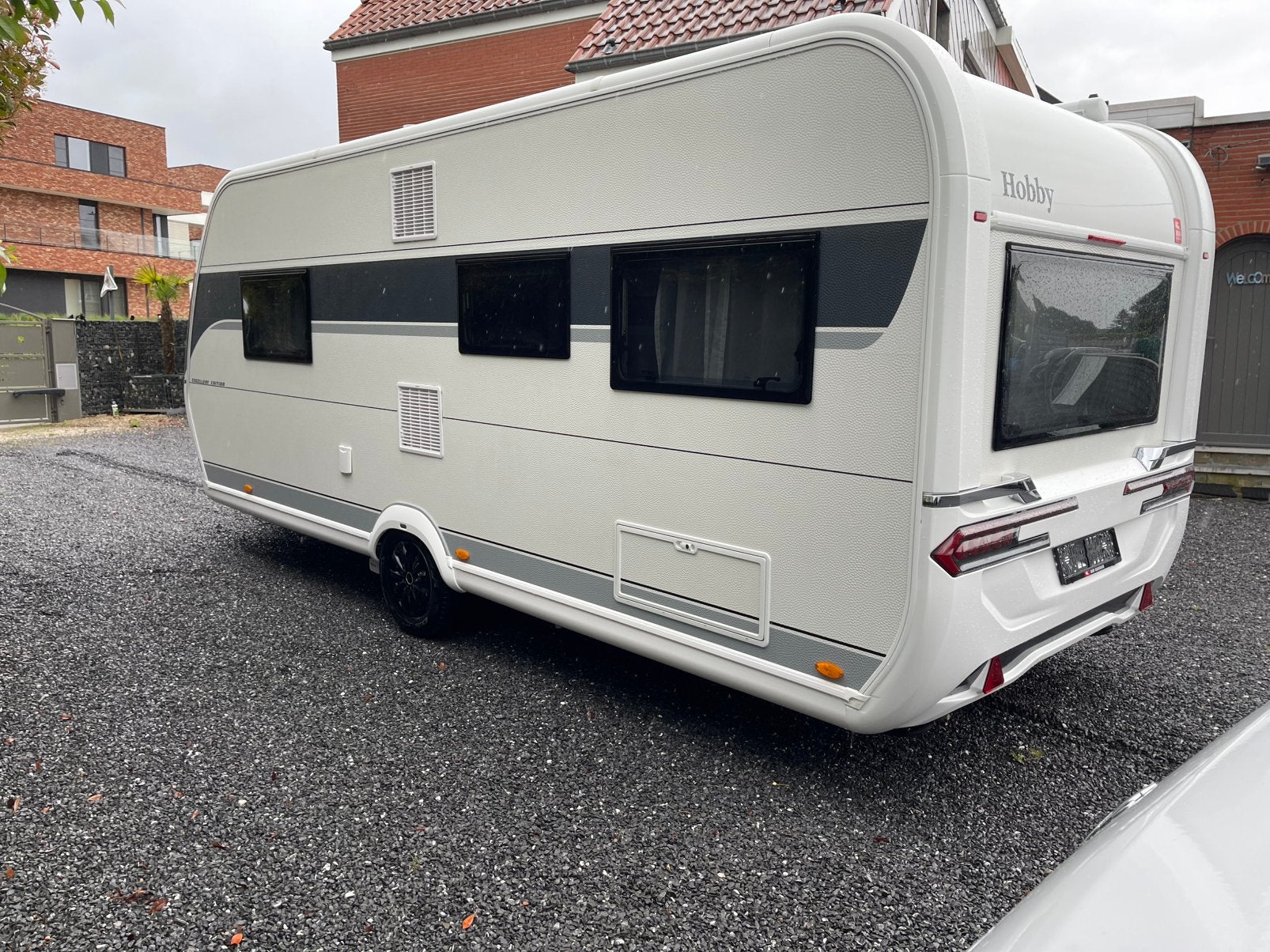 Caravane Hobby540 , 2025, neuf toujours en garantie, Jusqu'à 4, Hobby, Particulier, Réfrigérateur