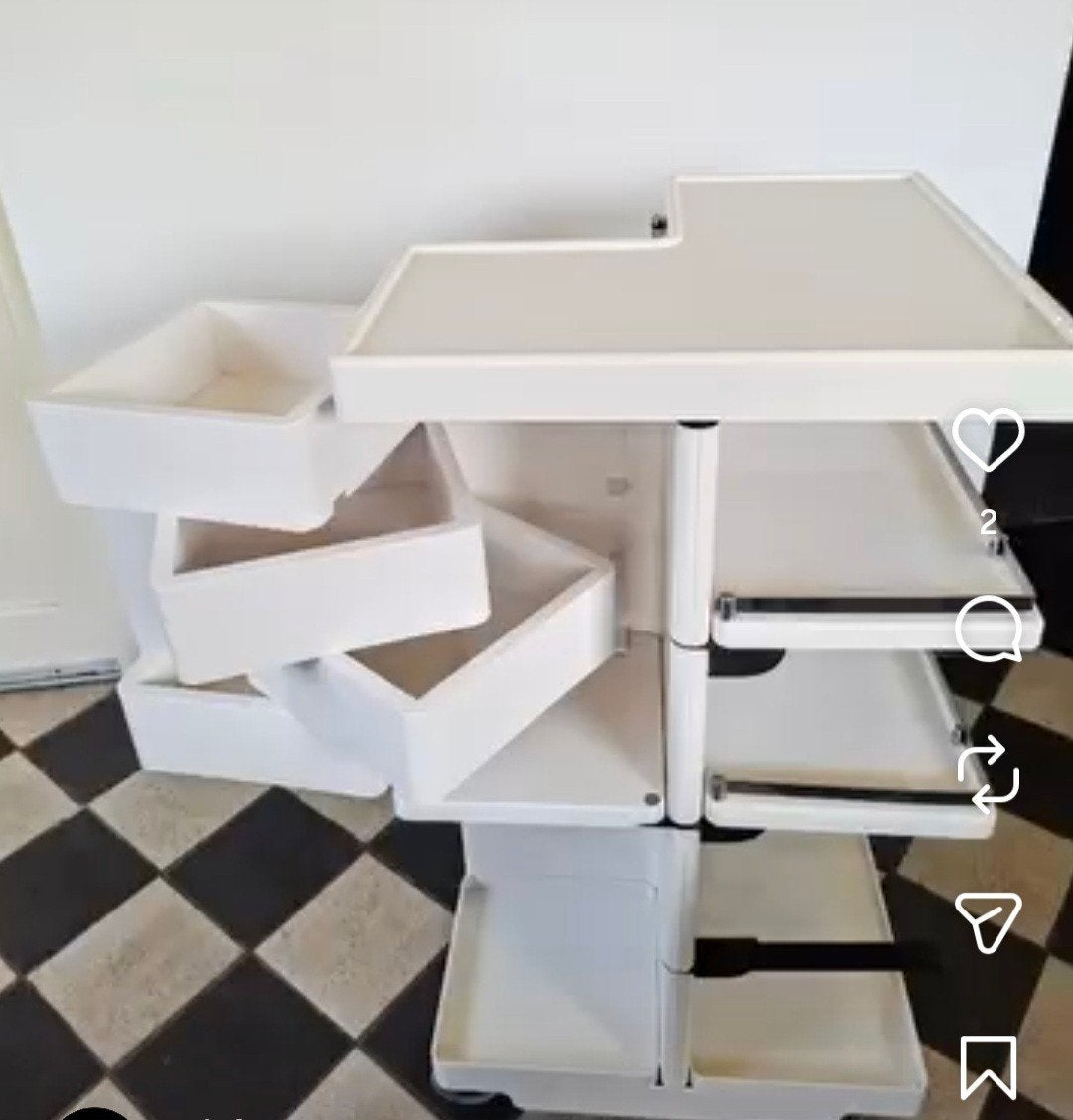 Trolley d'artiste Guzzini des années 1970, Enlèvement