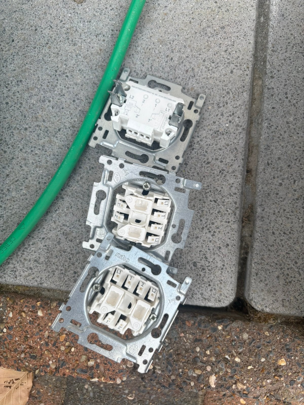 3 x dubbele drukknop, Ophalen