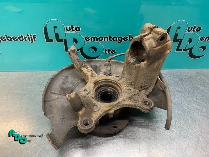 Fusee links-voor van een Volkswagen Caddy (Caddy 04-), Gebruikt, -, Volkswagen, -