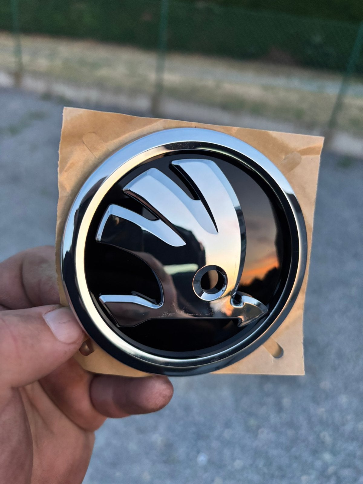 Skoda motorkap embleem, Ophalen, Skoda