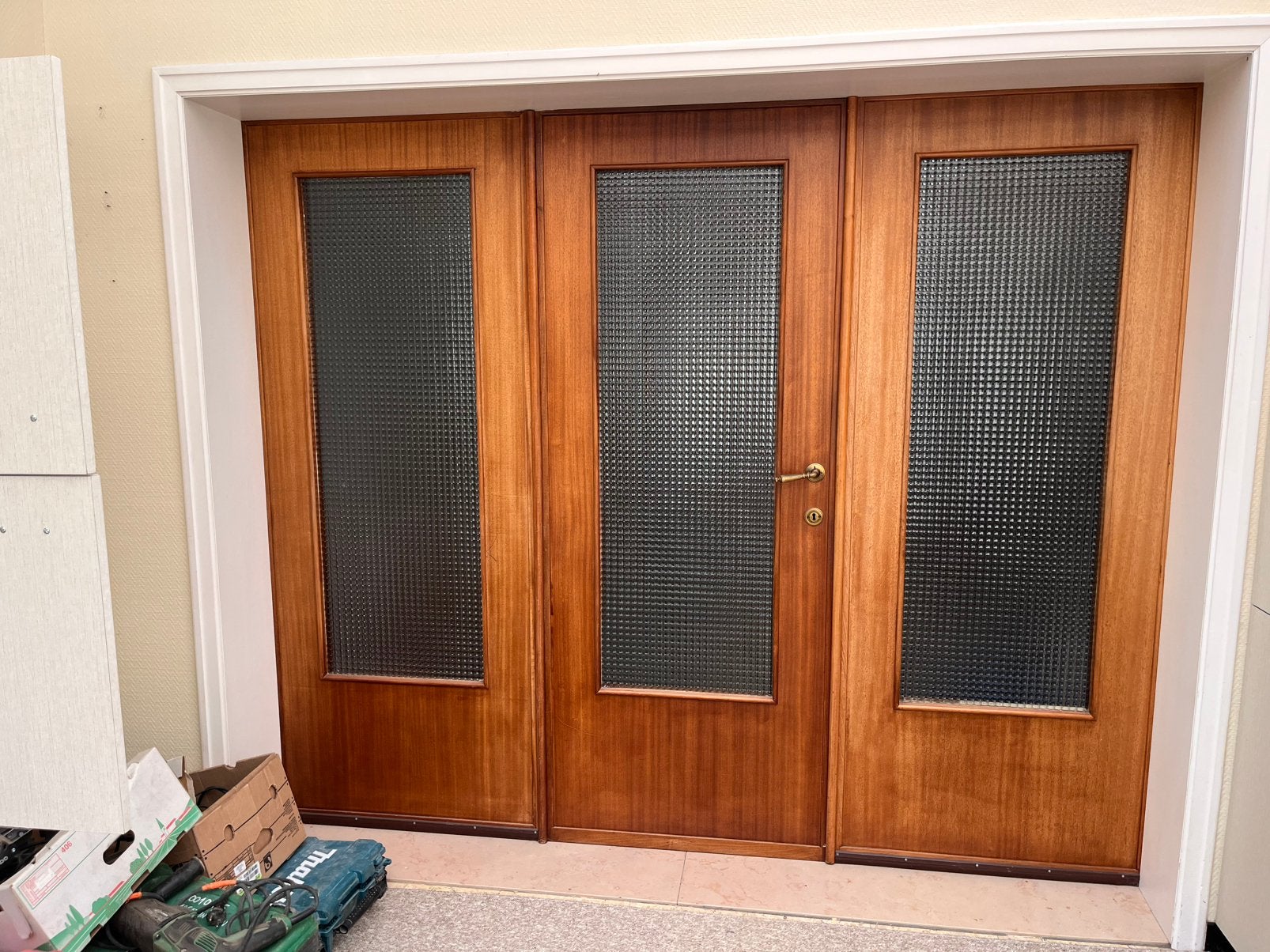Deur met 3 panelen 240x200, Ophalen, Zo goed als nieuw, Hout