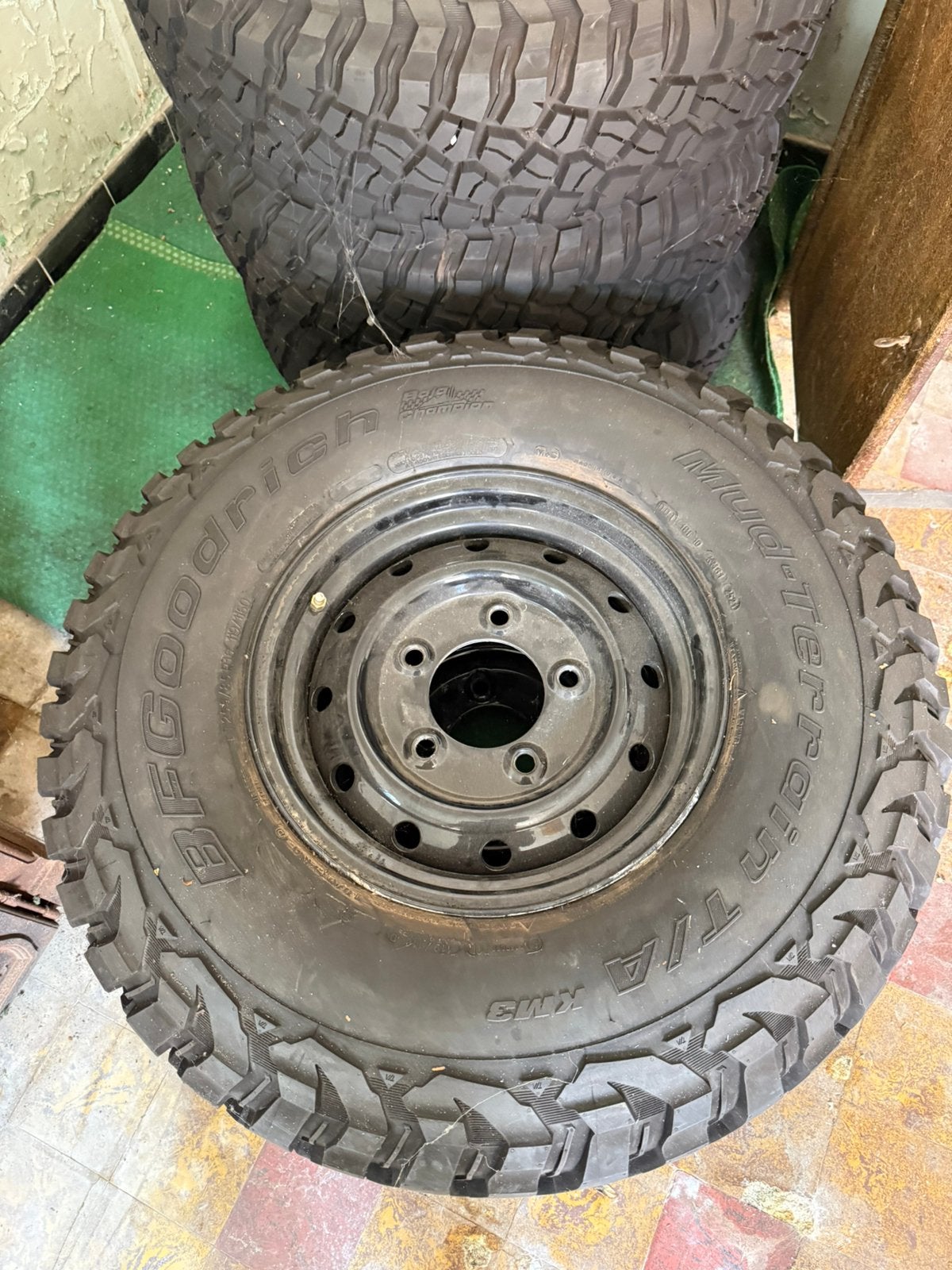 Defender Wolf velgen/BF Goodrich Mud KM3 banden  (5 stuks), Auto-onderdelen, Banden en Velgen, Banden en Velgen, All Season, 16 inch