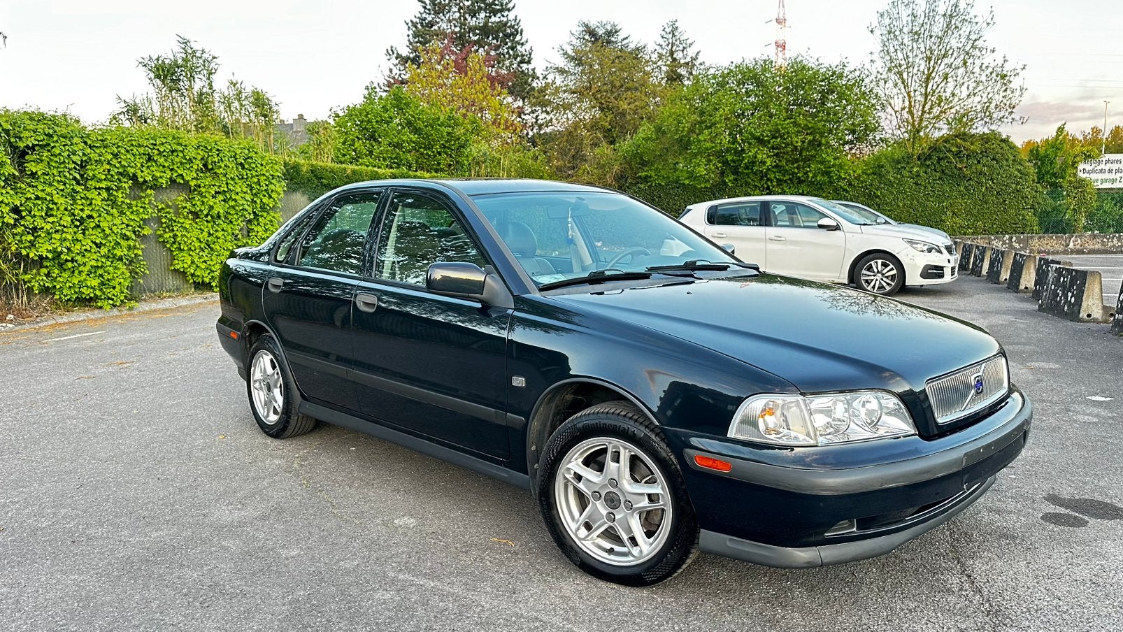 Volvo S40*1.8i*essence * 1999*114.000km*A/C*Cuir, Auto's, Volvo, Bedrijf, S40, Elektrische ramen, Benzine, Berline, 5 deurs, Handgeschakeld