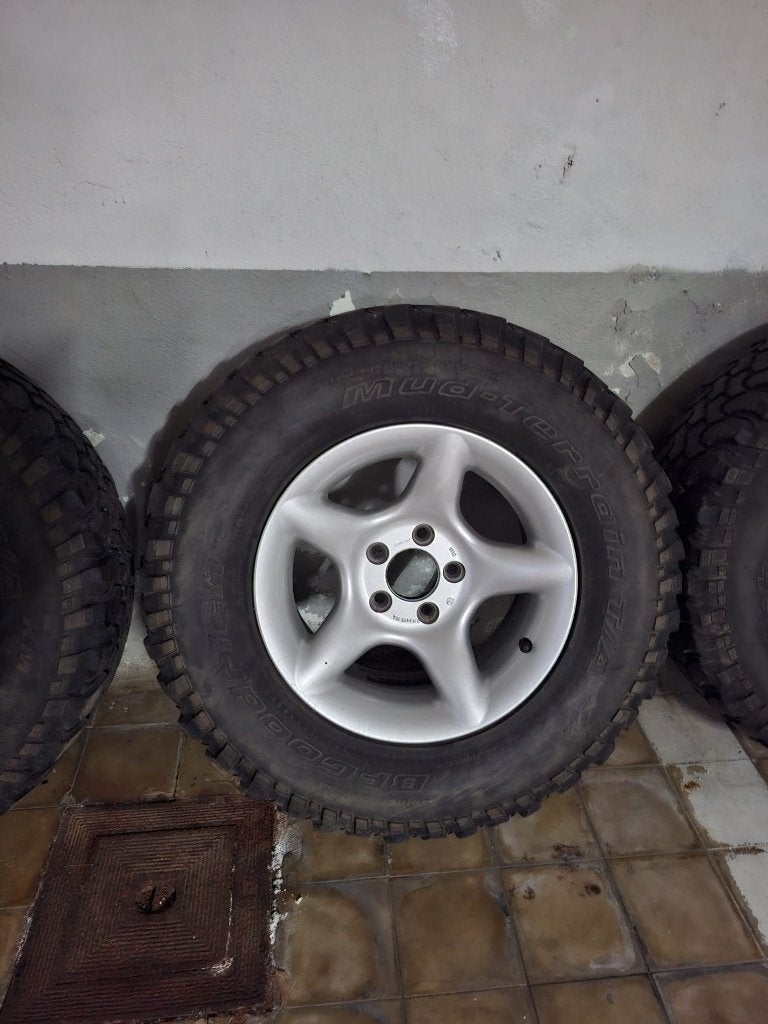 Pneus pour Jeep Cherokee, Autos : Pièces & Accessoires, Pneus & Jantes, Pneus et Jantes, 4 Saisons, Véhicule tout-terrain, Utilisé