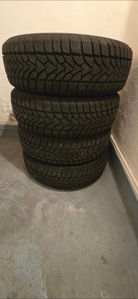 4 pneus UNIROYAL hiver 185/65R15, Autos : Pièces & Accessoires, Pneus & Jantes, Enlèvement, Pneus hiver, Pneu(s)
