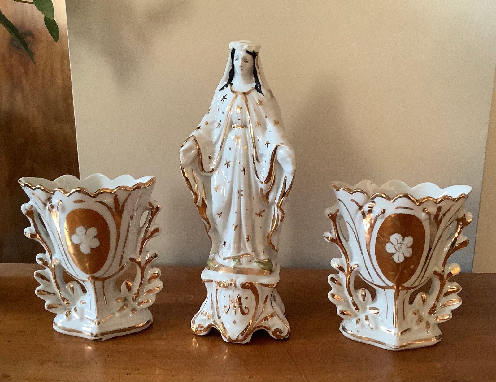 Belle décoration d'autel ancienne en porcelaine du Vieux P., Enlèvement