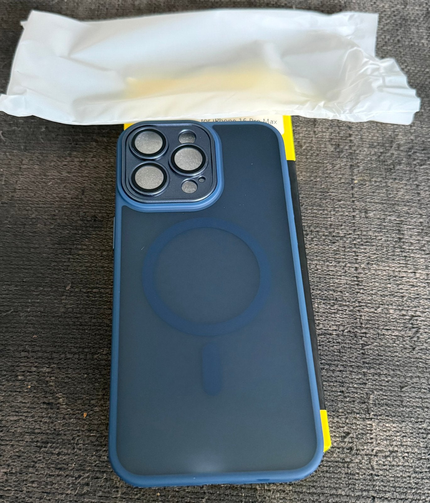 Iphone 15 pro max Blauwe hoes met ingebouwde magsafe magneet, Télécoms, Comme neuf, IPhone 15, Bleu, MagSafe
