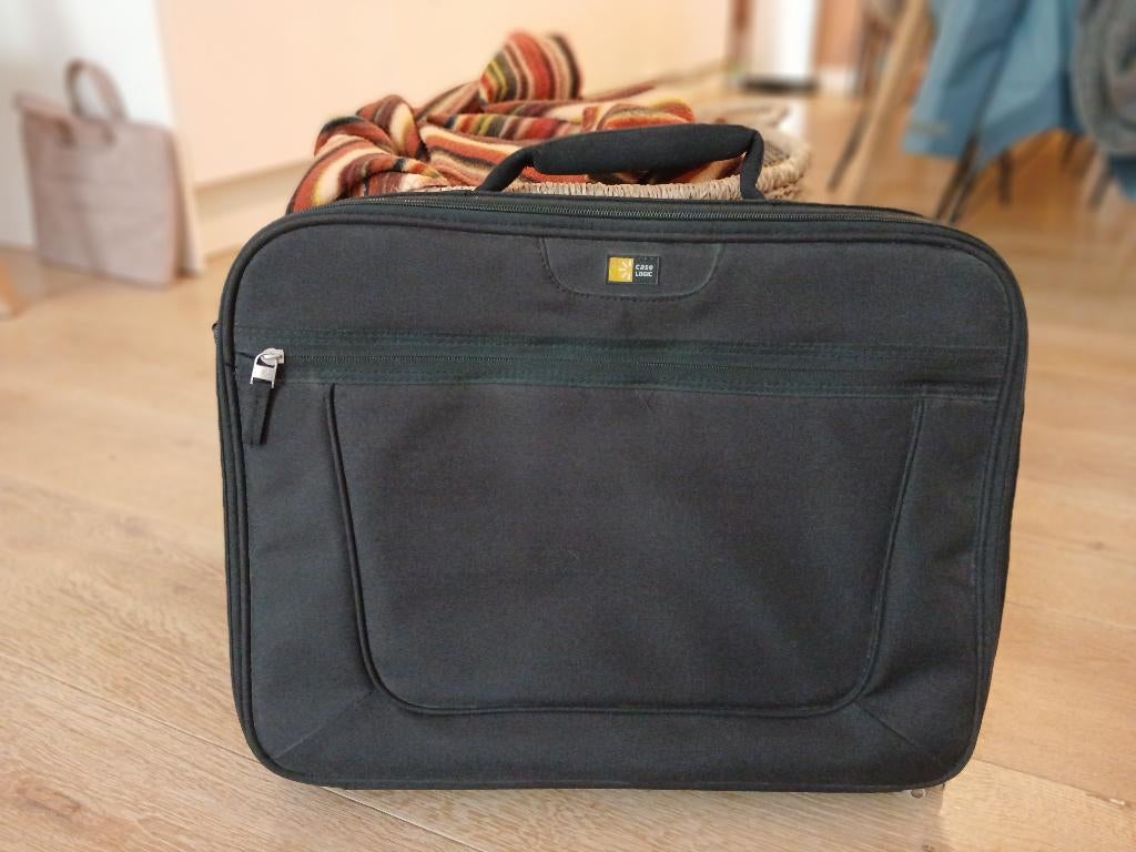 Laptophoes, Computers en Software, Laptophoezen, Ophalen, 15 inch, Zo goed als nieuw, Case logic