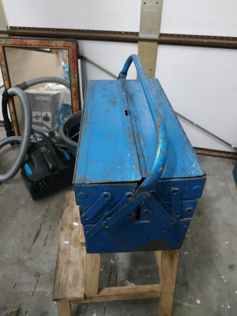 Boîte à outils en métal (possibilité de mettre cadenas), Bricolage & Construction, Enlèvement, Utilisé