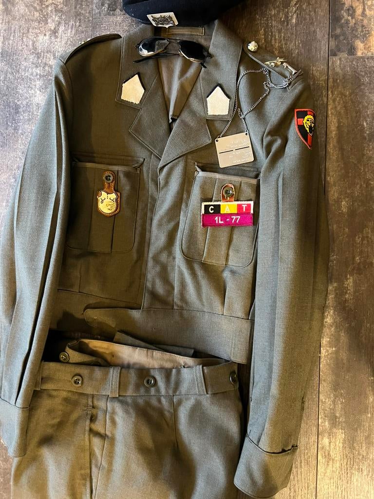 Uniforme militaire belge complet, Vêtements | Hommes, Costumes de carnaval & Vêtements de fête, Comme neuf, Enlèvement ou Envoi