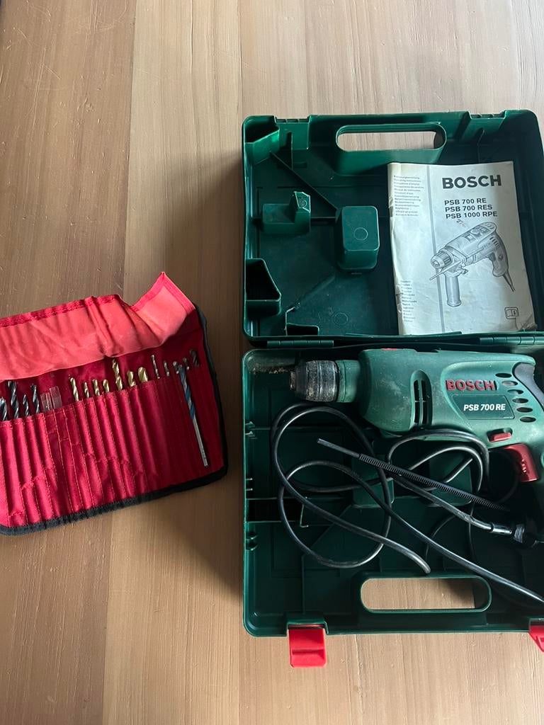 Perceuse Bosch PSB 700 RE avec étui + forets, Enlèvement, Comme neuf, Perceuse