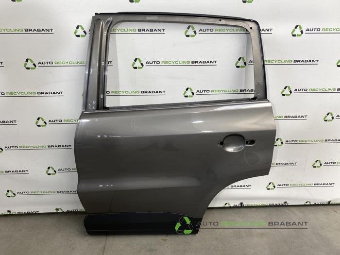 Portière 4portes arrière gauche d'un Volkswagen Tiguan, Autos : Pièces & Accessoires, -, 3 mois de garantie, Utilisé, Porte