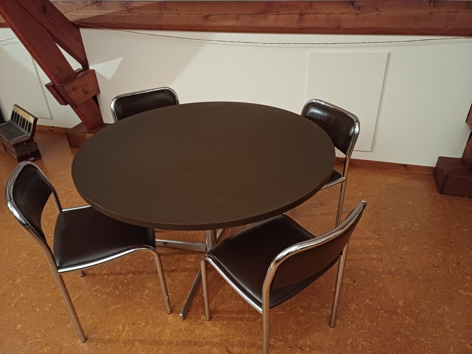 Vintage eettafel met 4 stoelen, Enlèvement, Utilisé, Quatre personnes, Rond
