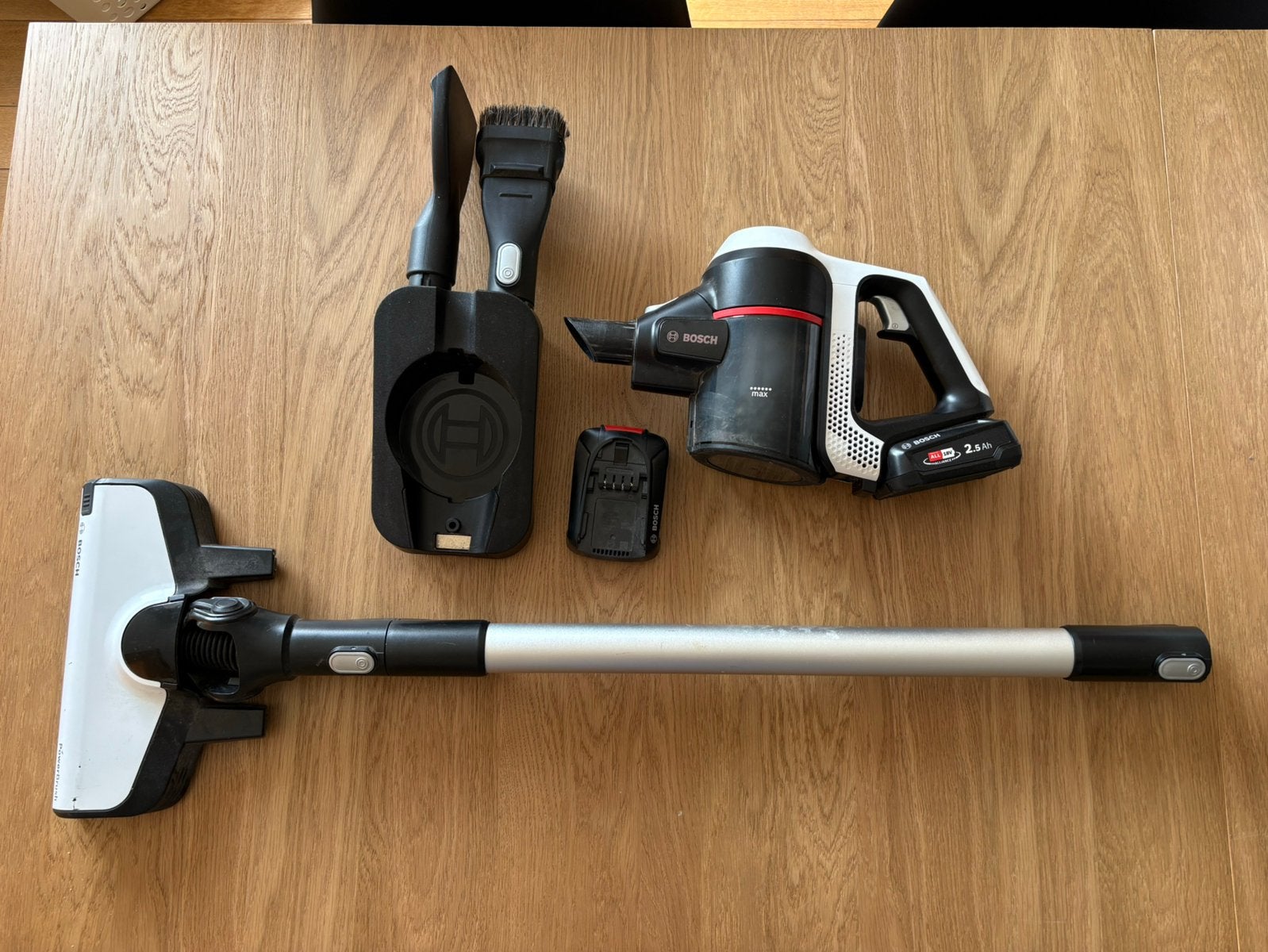 Aspirateur balai rechargeable Bosh Unlimited 6 blanc, Bosch, Réservoir, Aspirateur balai, Enlèvement