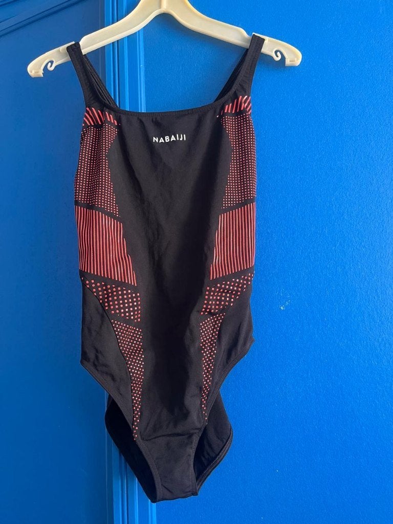 Nabaiji sportbadpak zwart-rood maat 42 M-L, Badpak, Ophalen of Verzenden, Decathlon, Gedragen