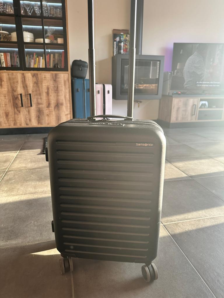 Samsonite StackD spinner 55, Gebruikt, 50 tot 60 cm, Hard kunststof, Wieltjes