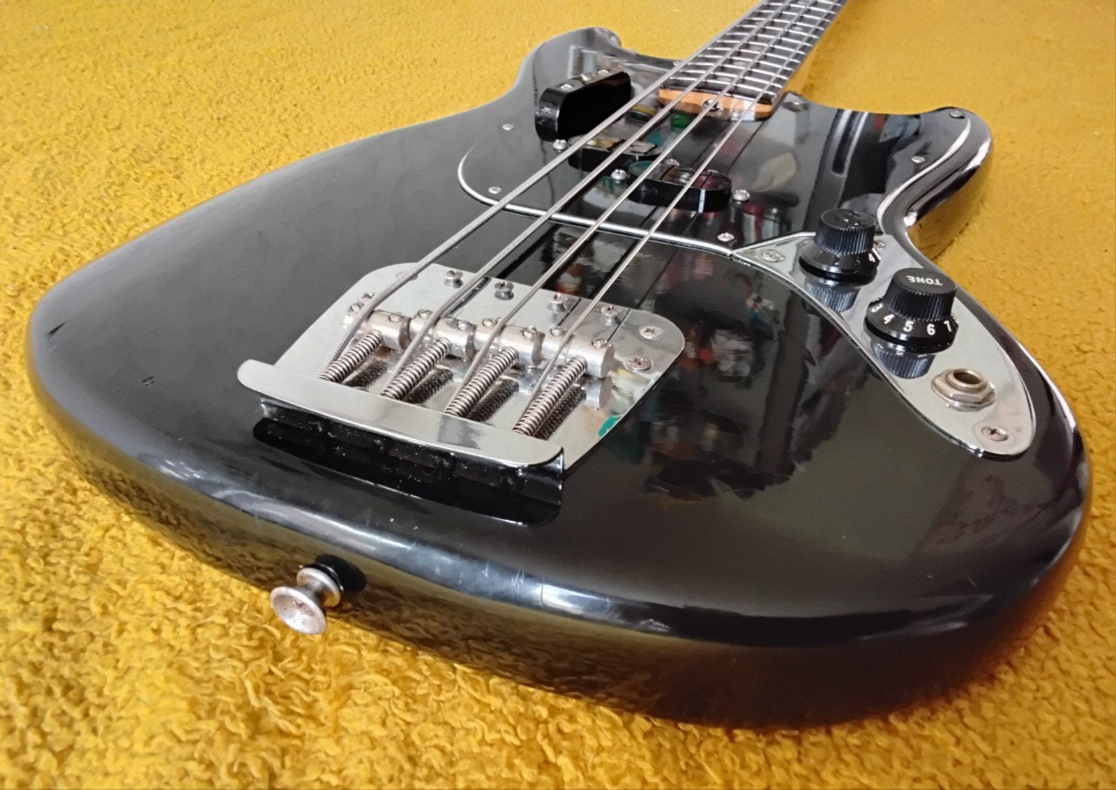 Fender Mustang basgitaar uit 1977, Muziek en Instrumenten, Snaarinstrumenten | Gitaren | Bas, Ophalen