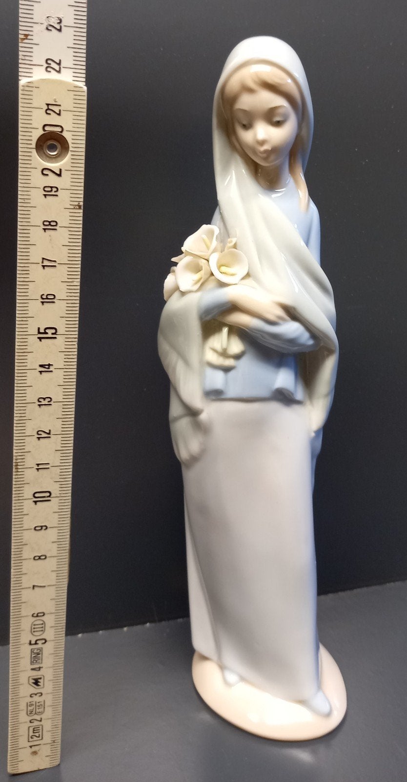 Lladro bloemenmeisje, Ophalen