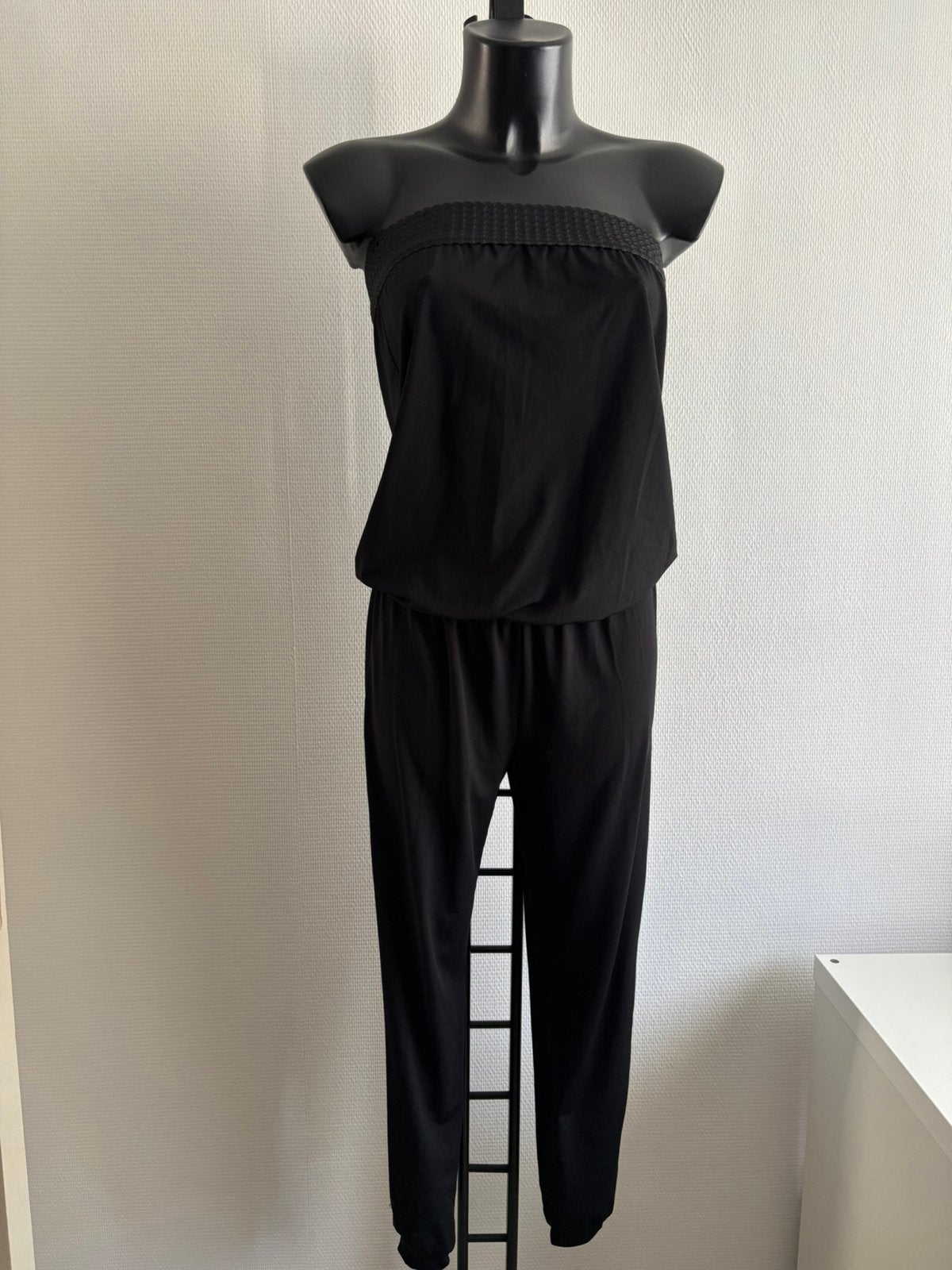 Nieuwe zwarte jumpsuit, Kleding | Dames, Jumpsuits, Ophalen of Verzenden, Nieuw, Maat 36 (S), Zwart