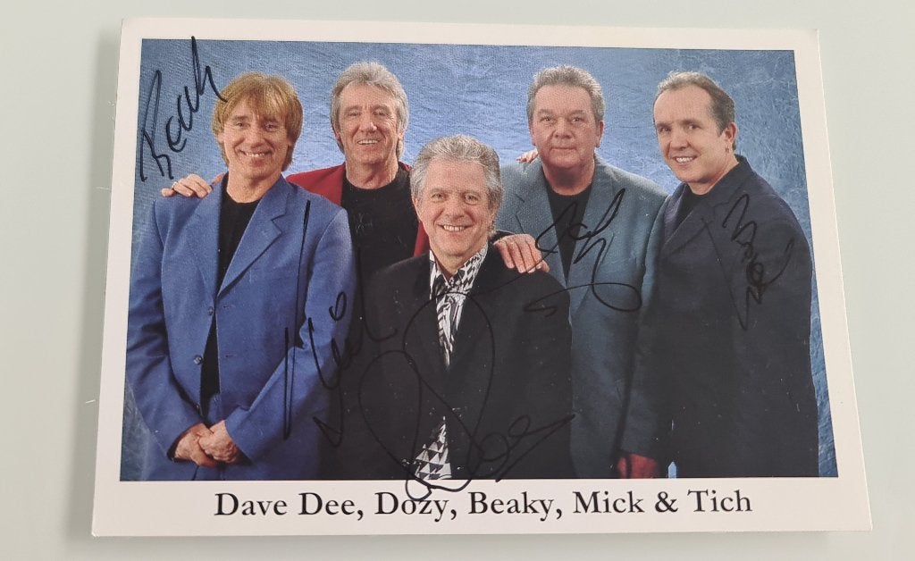 Dave Dee, Dozy,Beaky,Mich&Tich ORIGNEEL gehandtekende kaart, Ophalen of Verzenden, 1960 tot 1980, Nieuw, Overige onderwerpen