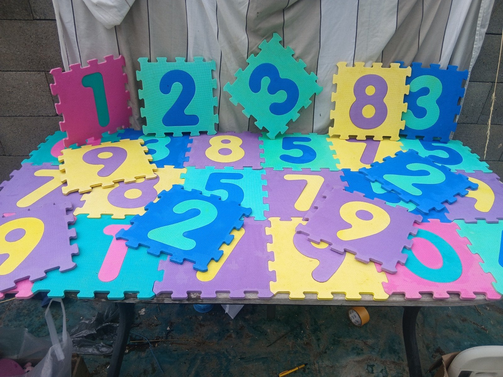 Tapis de jeu Puzzle, Enlèvement