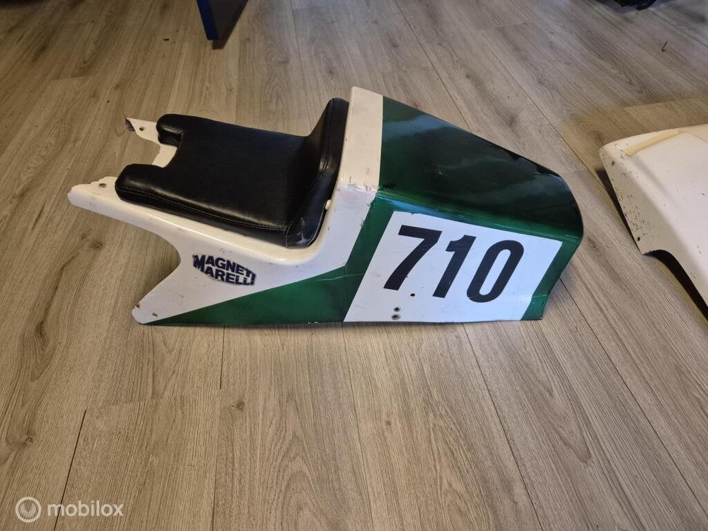 Achterzit buddy racezit caferacer F1 Santa monica Montjuich, Enlèvement ou Envoi, Factorystore.service@ducati.com, Via Antonio Cavalieri Ducati, 74/5, 74/6, 40132 Bologna BO