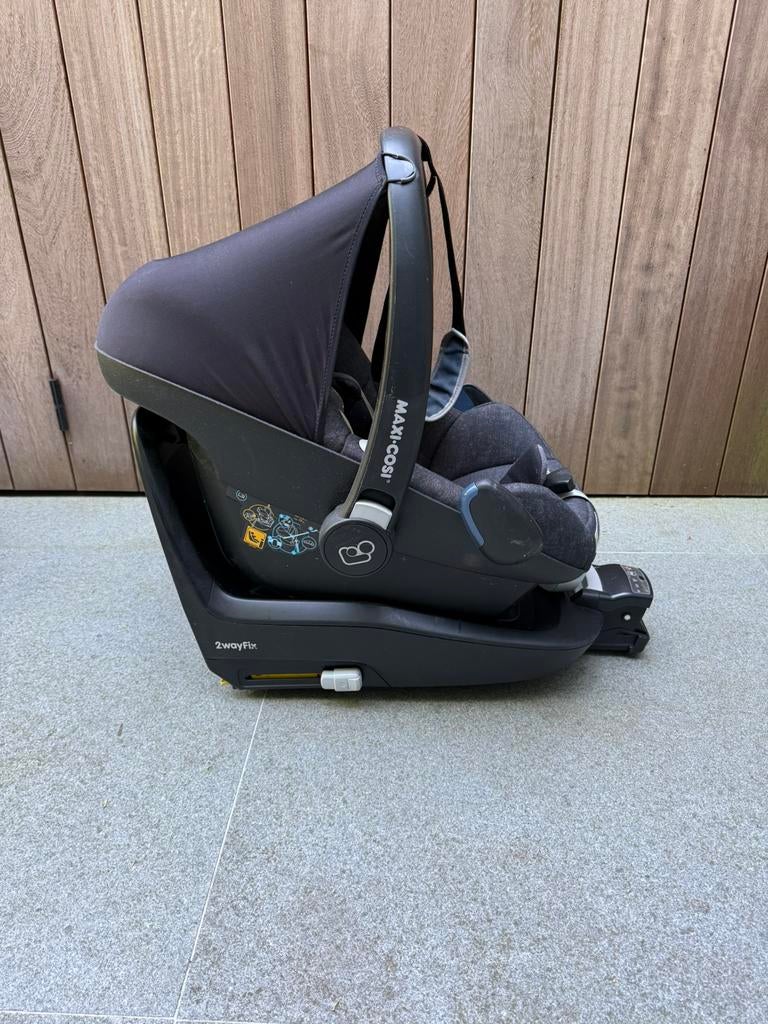 Maxi cosi baby autostoel met voetsteun 25€, Kinderen en Baby's, Autostoeltjes, Ophalen, Autogordel of Isofix, Gebruikt, Zijbescherming